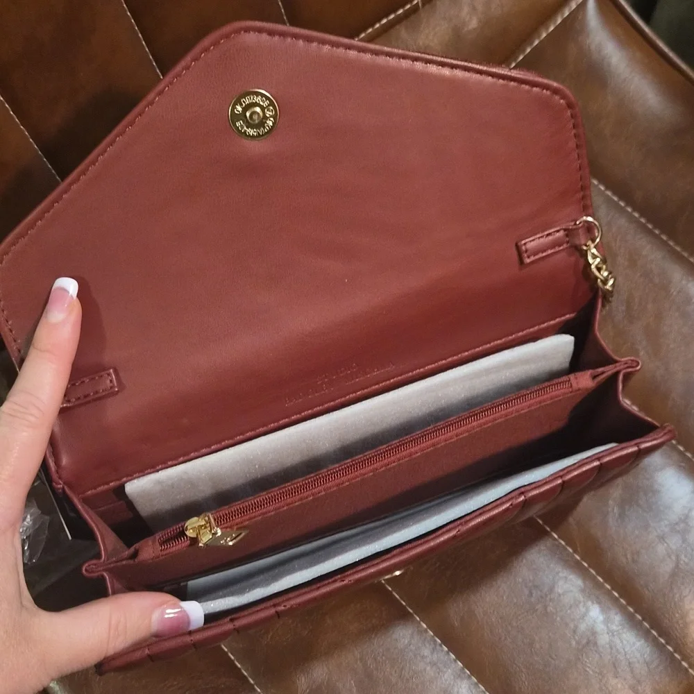 NWT Badgley Mischka Vegan Burgundy Quilted Crossbody Bag with Gold Chain - Picture 3 of 9